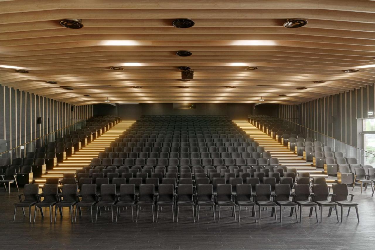 Radisson Blu Resort & Conference Center, Ostroda Mazury Exteriör bild Auditorium