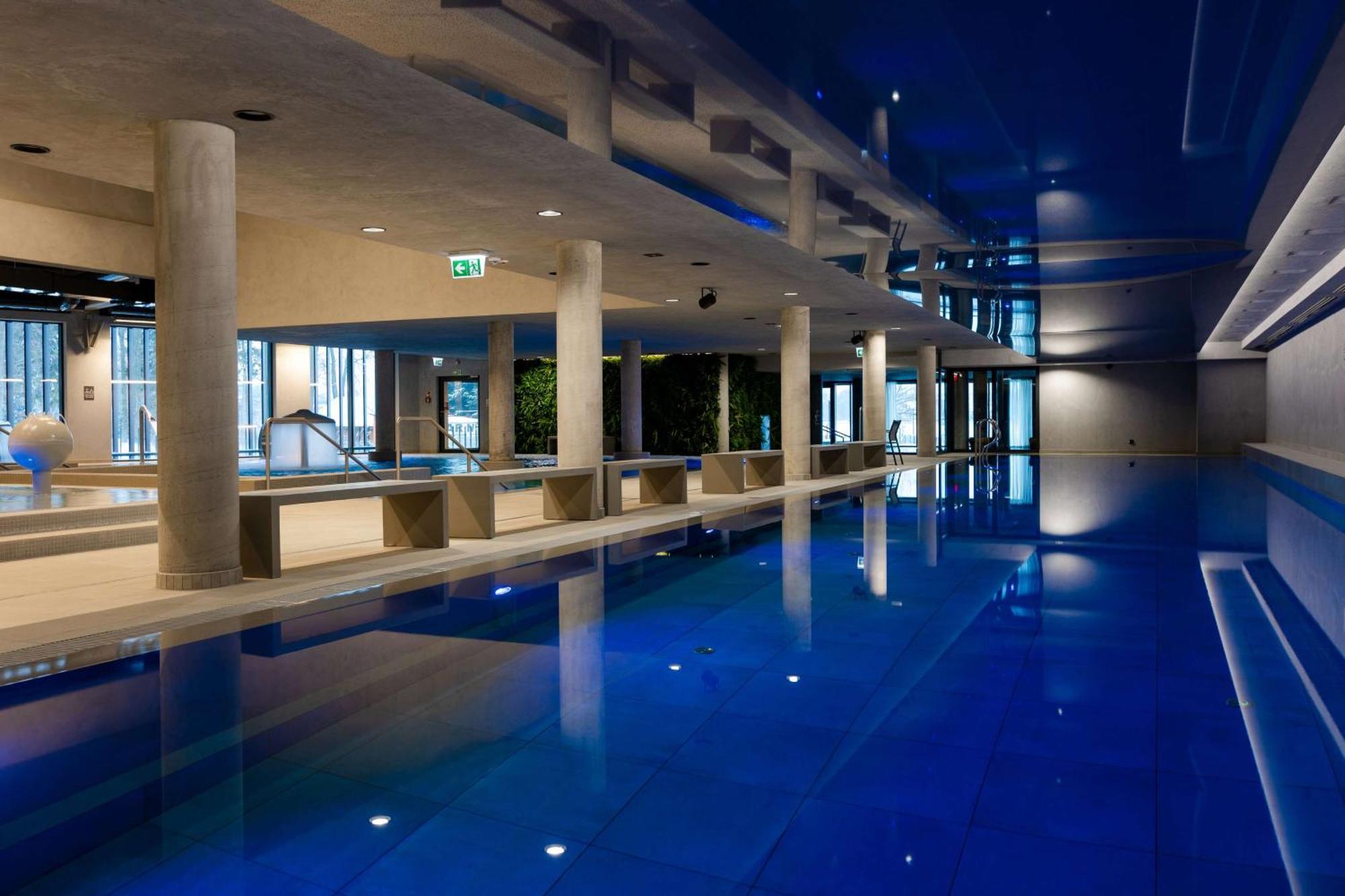 Radisson Blu Resort & Conference Center, Ostroda Mazury Exteriör bild The pool at the hotel