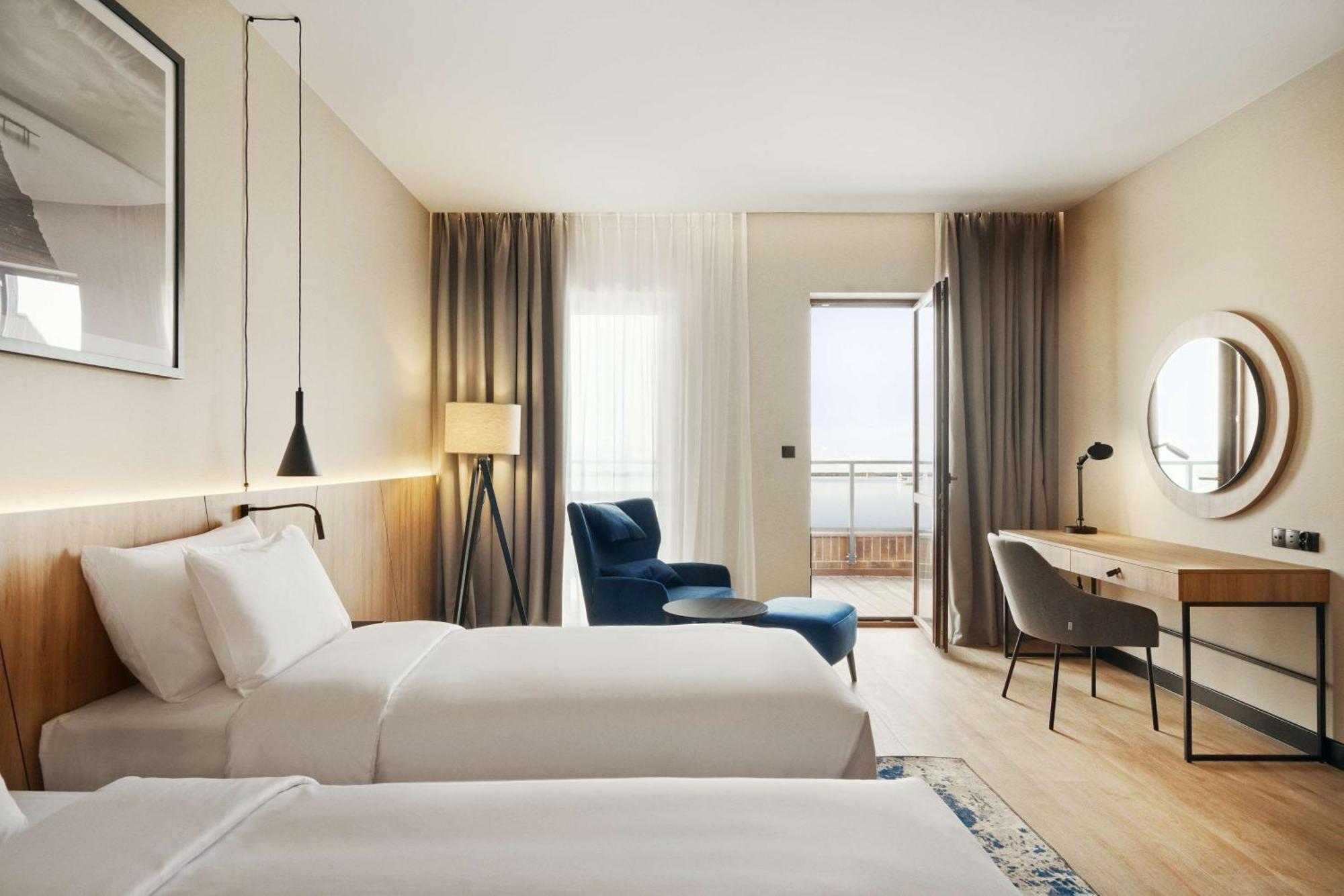 Radisson Blu Resort & Conference Center, Ostroda Mazury Exteriör bild A guest room at the hotel
